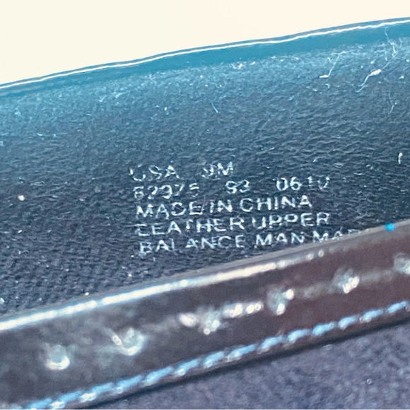 CLARKS Black Leather Sz 9M Slip on Block heels Trim Accent Comfy Career Pumps - Picture 8 of 9